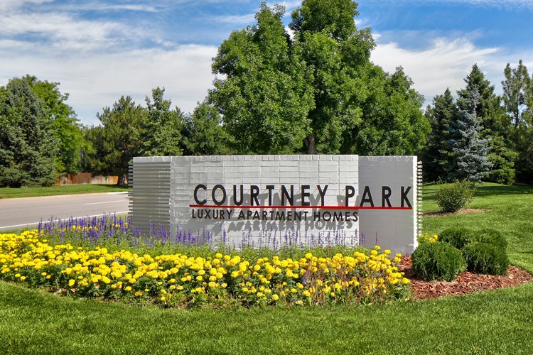 Courtney Park Luxury Apartment Homes Image 12