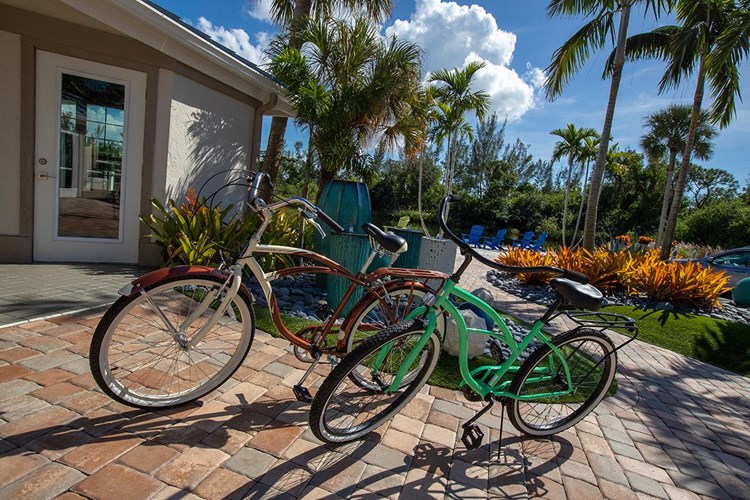 Residents can enjoy complimentary bicycle rentals.