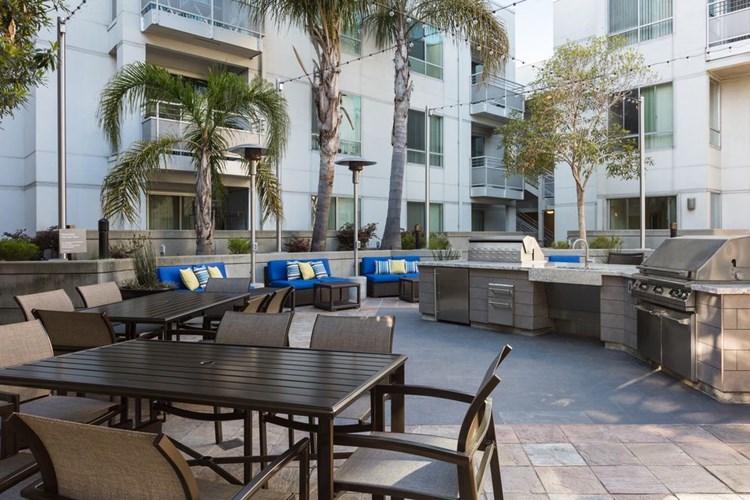 Courtyard with grilling stations and lounge seating (Phase I)