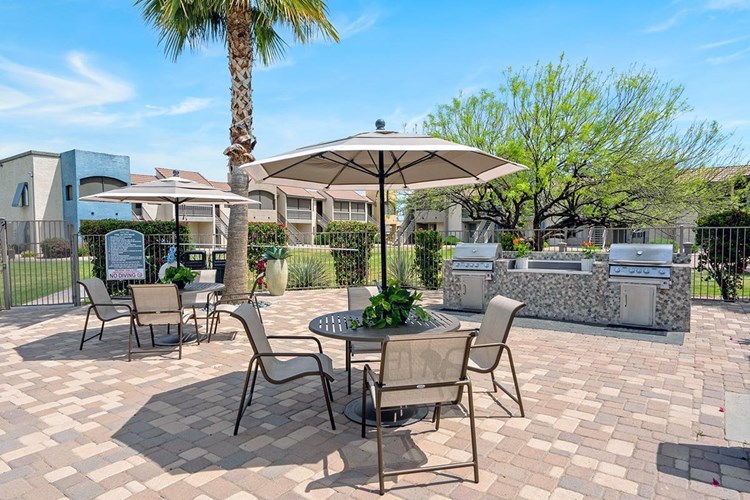 Enjoy our resort-style outdoor kitchen, perfect for having a poolside BBQ with friends.