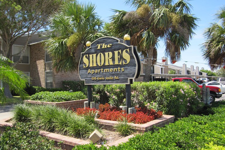 Shores Apartments Image 1