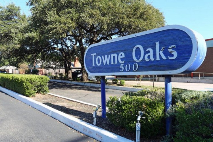 Towne Oaks Image 10