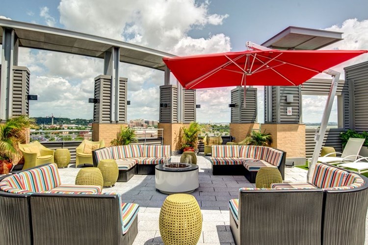 Roof deck with lounge seating