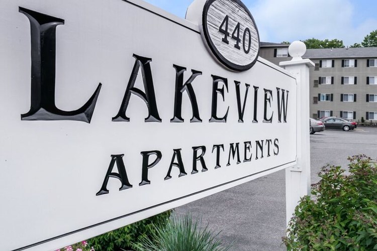 Lakeview Apartments Image 1