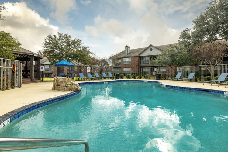 Mount Vernon Apartments | Desoto TX | Pool