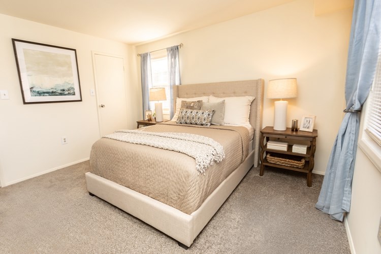 Traditional bedroom at Seminary Roundtop Apartments in Lutherville-Timonium
