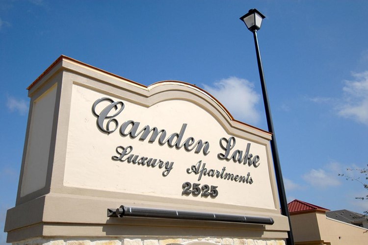Camden Lake Apartments Image 3
