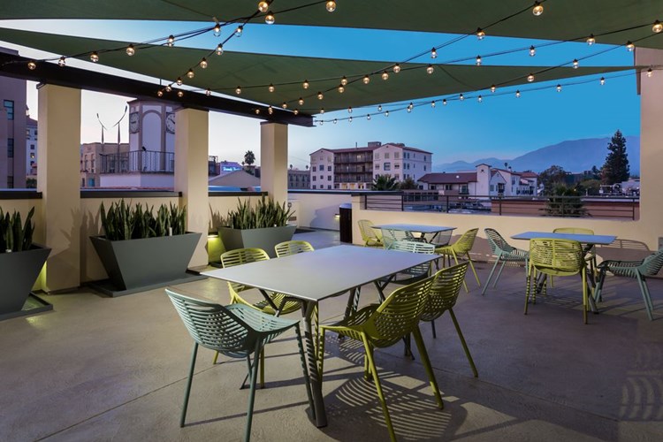 4th Floor Terrace with Barbecue Grills And Dining