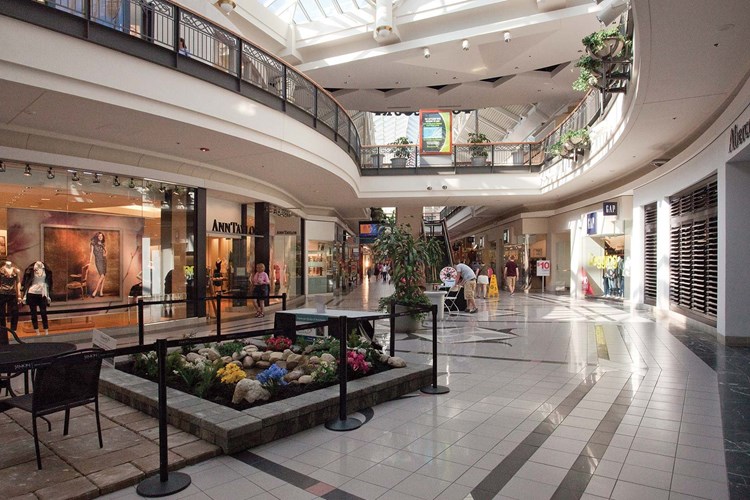 Nearby Solomon Pond Mall offers a variety of shops and restaurants