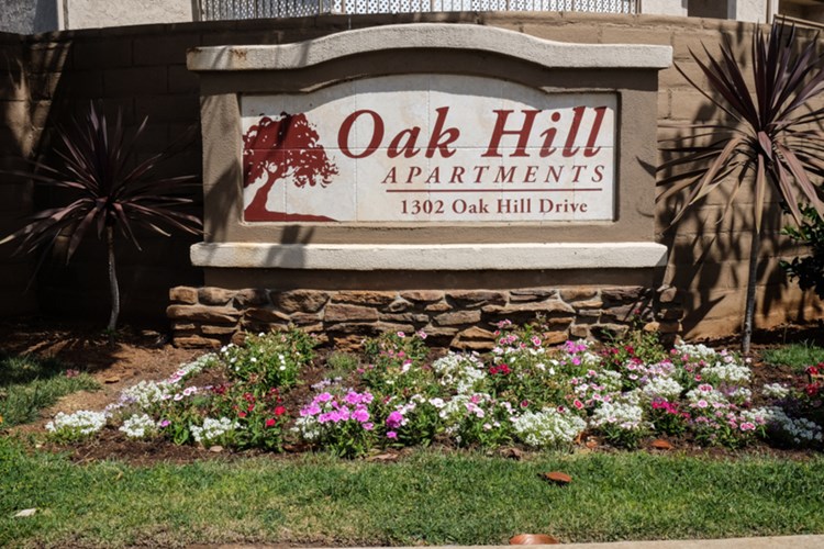 Oak Hill Apartments Image 1