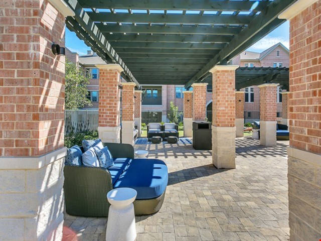 Apartments at Lincoln Kessler Park - Dallas