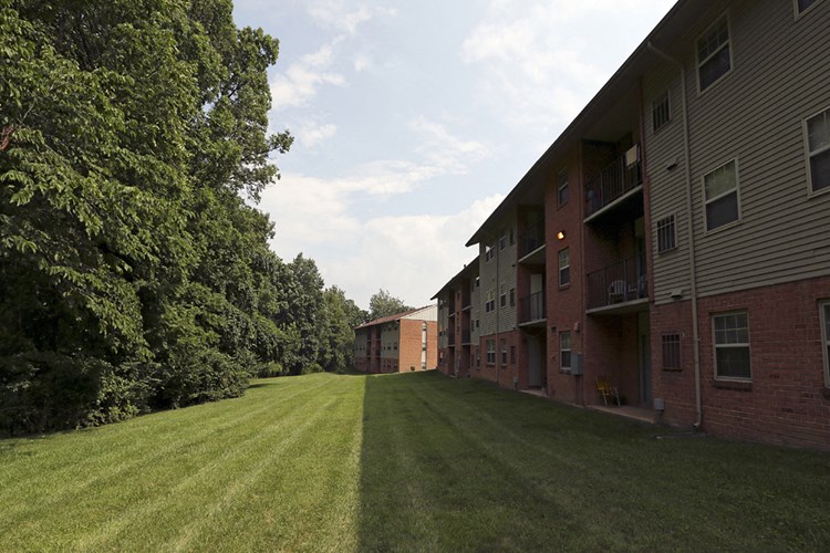 Seminary Roundtop Apartments exterior back