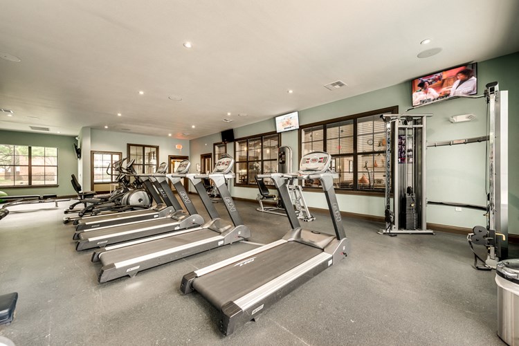 Mount Vernon Apartments | Desoto TX |Fitness Center with Free Weights