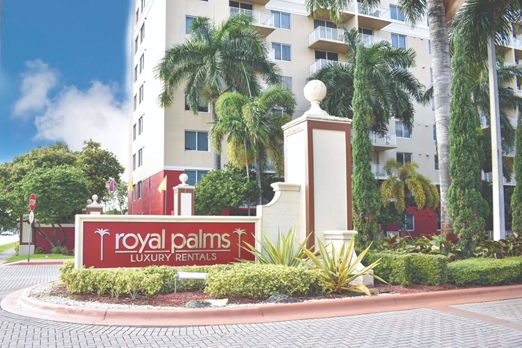 Royal Palms Apartments Image 3