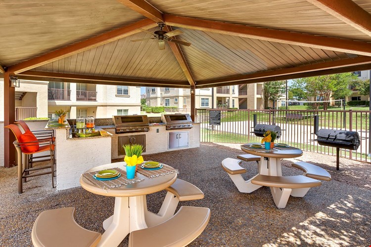 Apartments at Mira Vista - San Antonio | ApartmentSearch.com