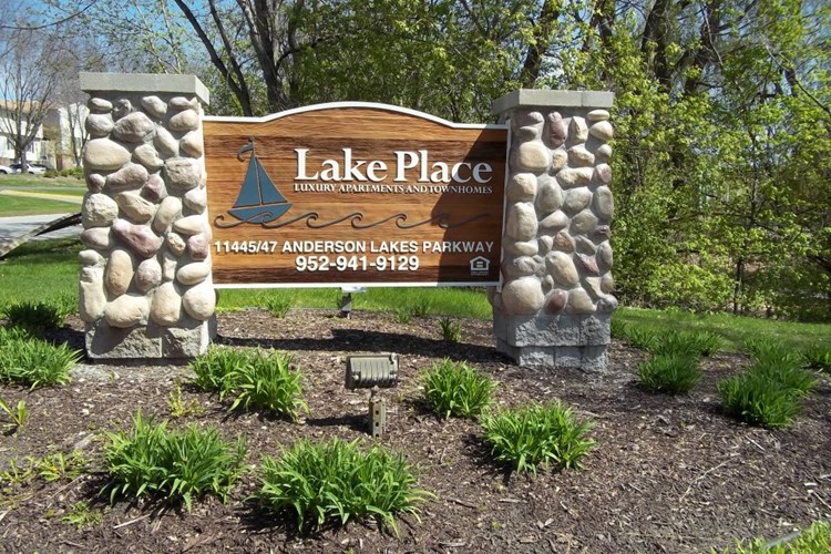Lake Place Apartments and Townhomes Image 2