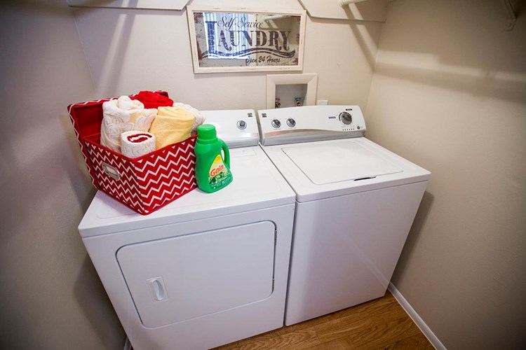 Full size washer and dryer appliances are available.