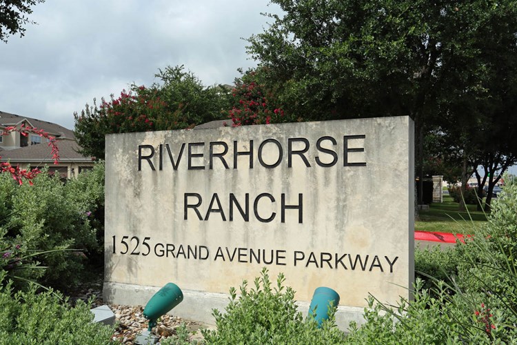 Riverhorse Ranch Apartments Image 3