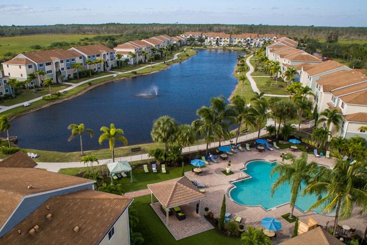 Lexington Palms at the Forum offers residents resort-style amenities and beautiful lakeside living - come home today! We are excited to offer in-person tours while following social distancing and we encourage all visitors to wear a face covering.