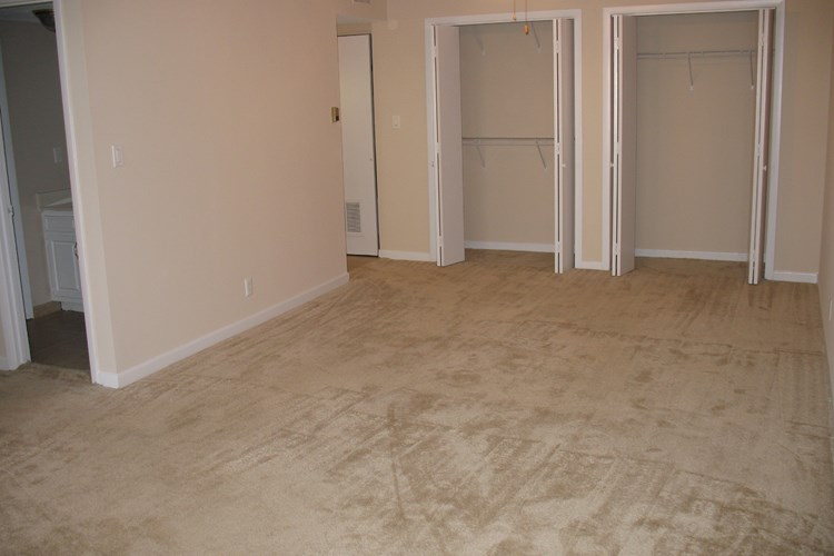 Large 1 bedroom - 25' Living/Dining Room