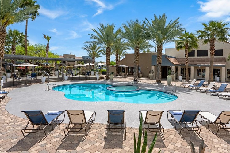When you choose Level 550 apartments, you'll enjoy oasis living in the heart of Mesa.