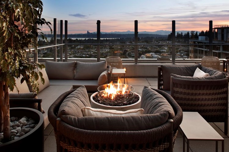 Penthouse lounge with city views