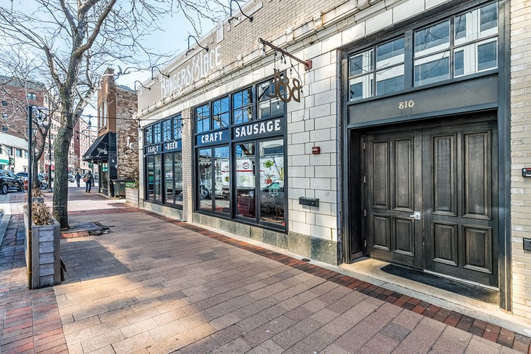 Great local restaurants and bars in downtown Evanston
