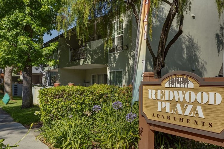 Redwood Plaza Apartments Image 2