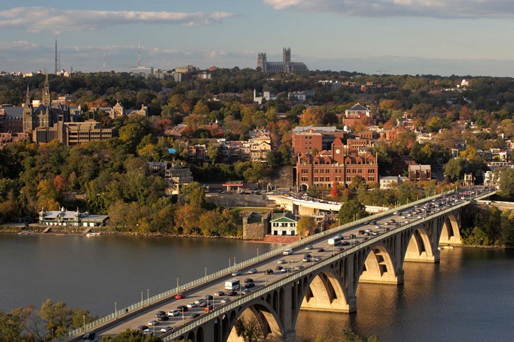 Just a 5-minute drive to the Georgetown Key Bridge connecting you to the DC area