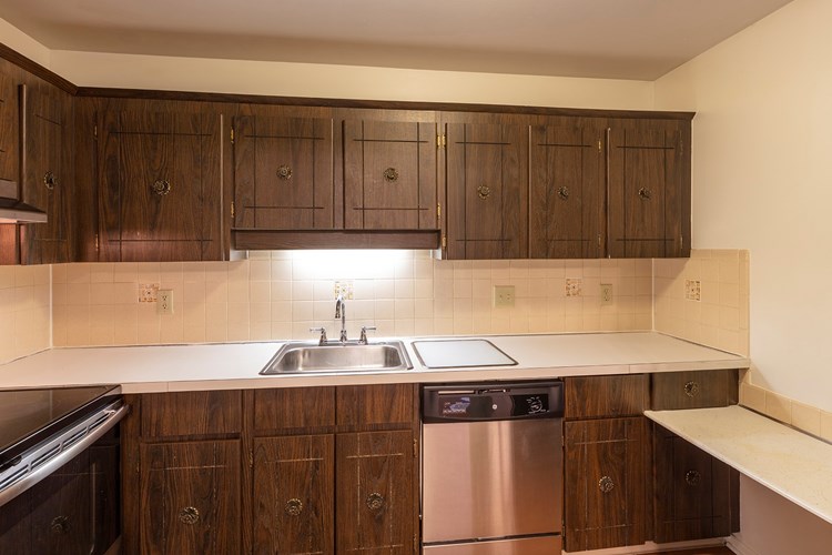 Kitchens features stainless steel appliances
