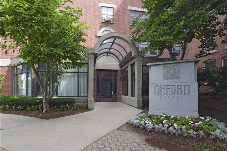 Oxford Court Apartments Image 1