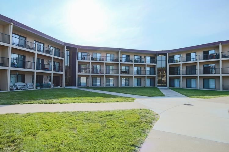 Courtyard Apartments Image 2