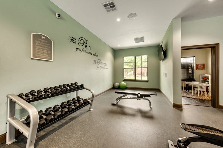 Mount Vernon Apartments | Desoto TX |Fitness Center with Free Weights