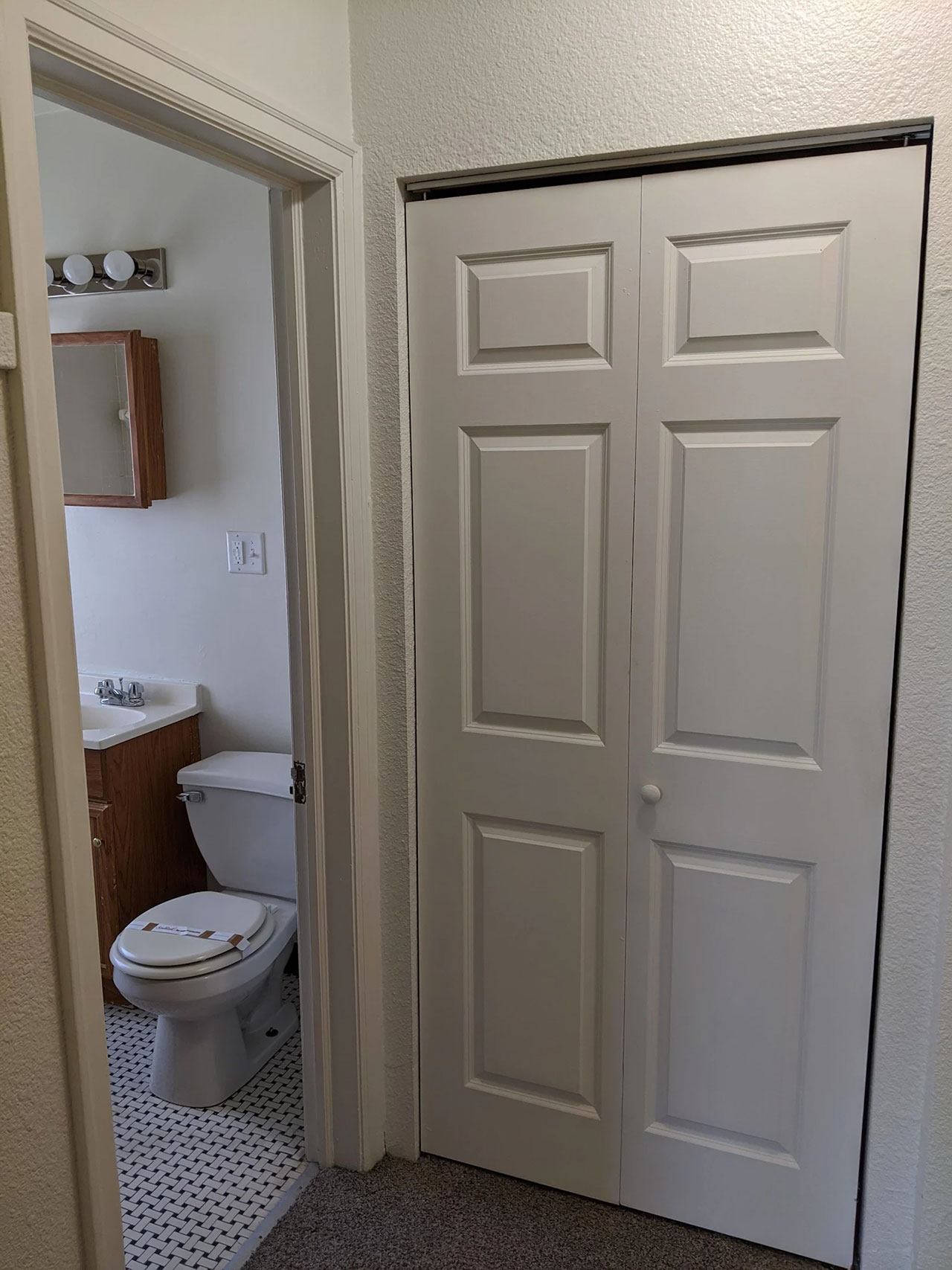 Town & Country Apts Image 4