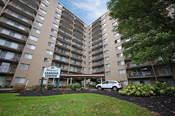 Willoughby Hills Towers Image 19
