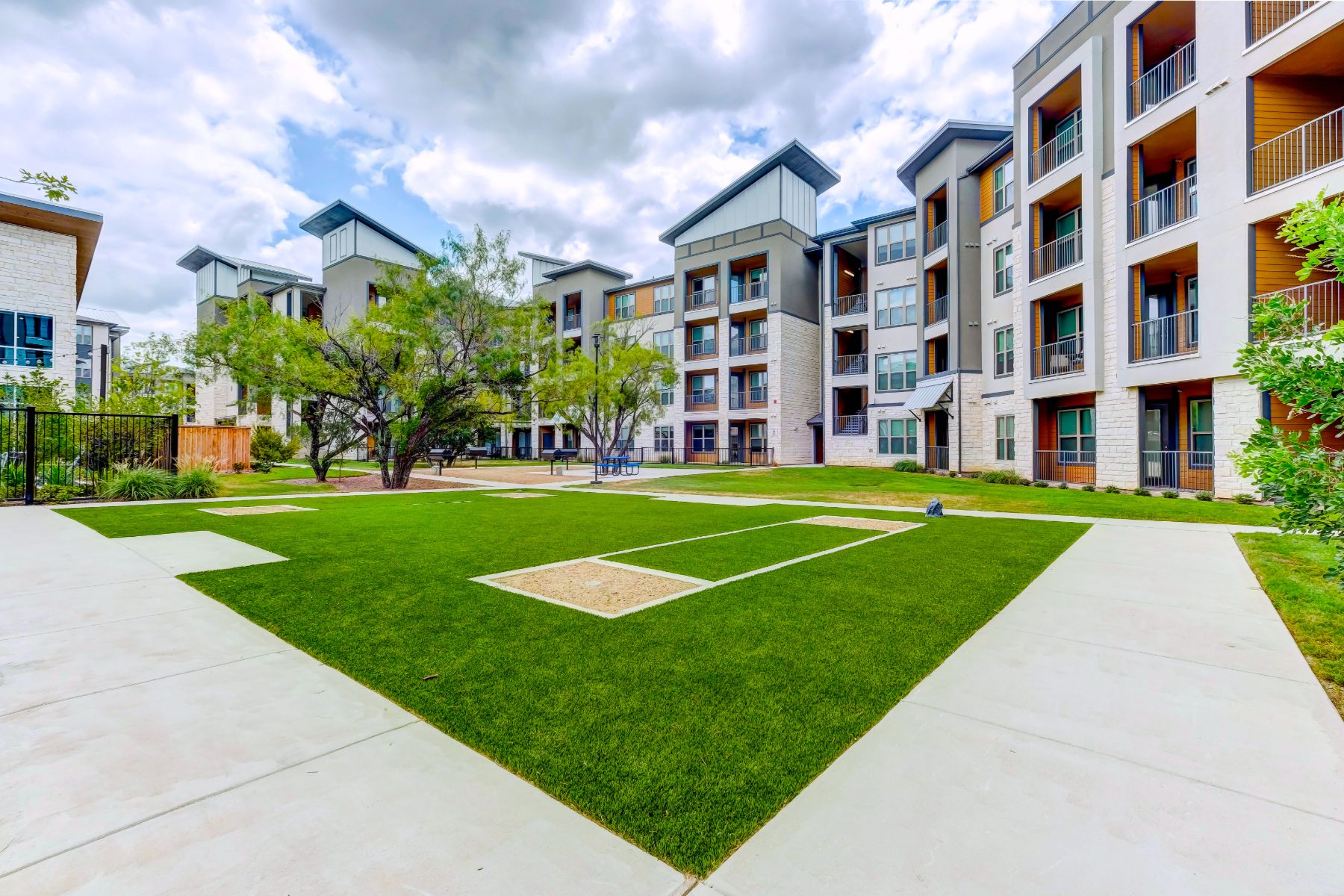 Oxly at The Merc Image 10