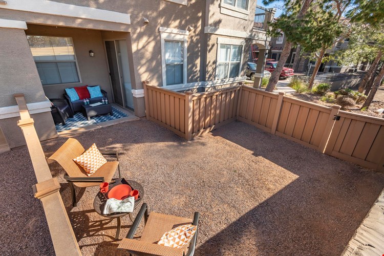 Villas On Hampton Avenue Image 13