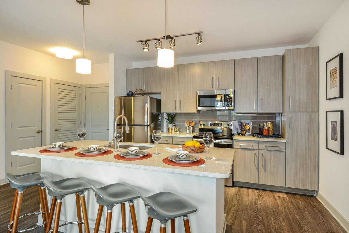 Grady Square Image 6