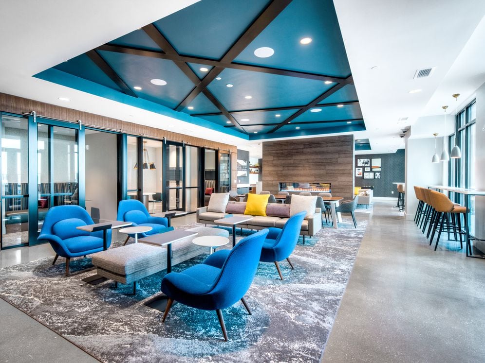 Lounge with coworking "think tank" areas