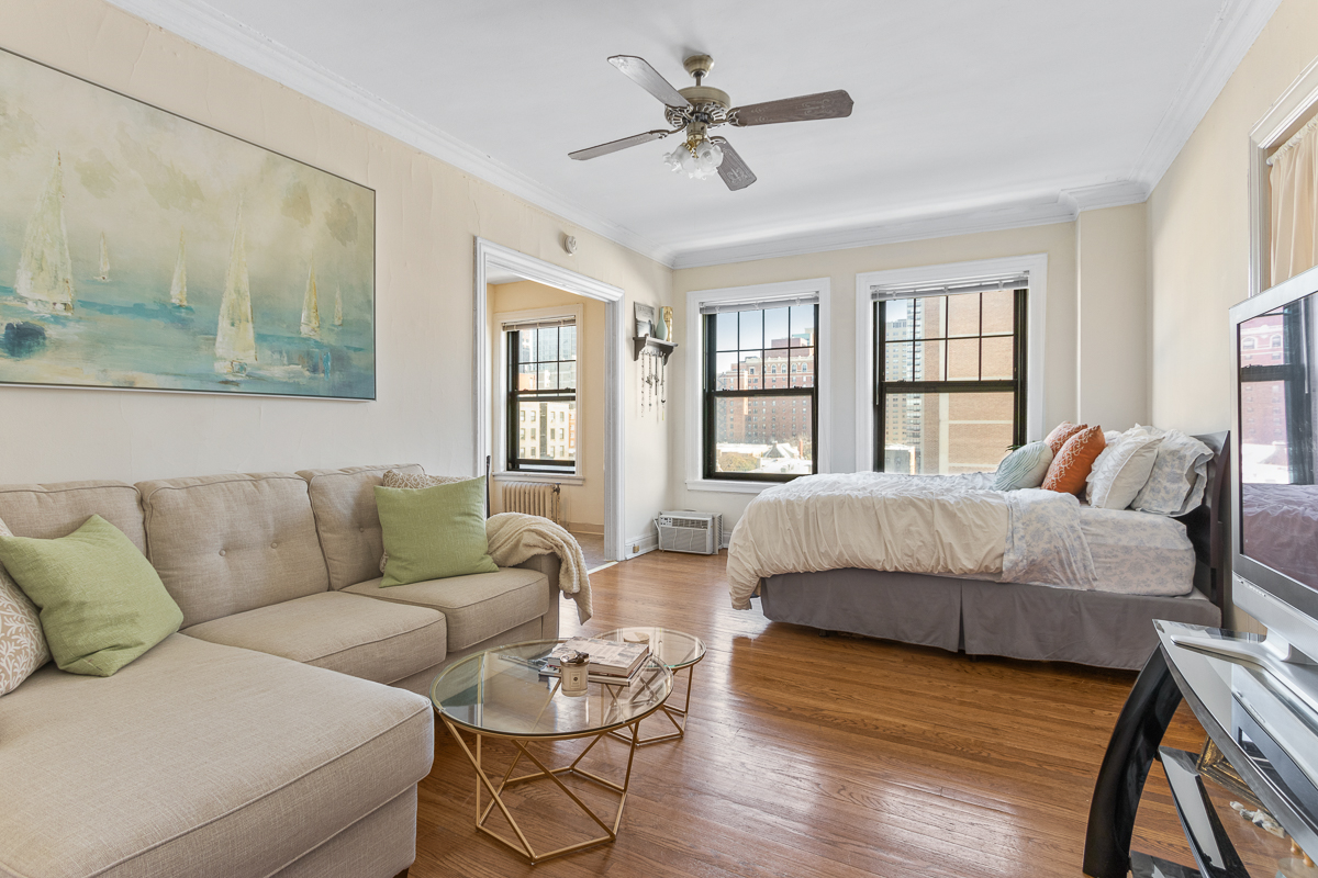 540 W. Briar Image 9