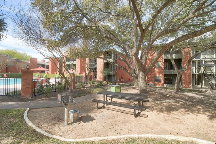 Promontory Point Apartments Image 31