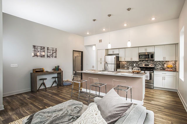 Clinton West Luxury Apartments Image 9