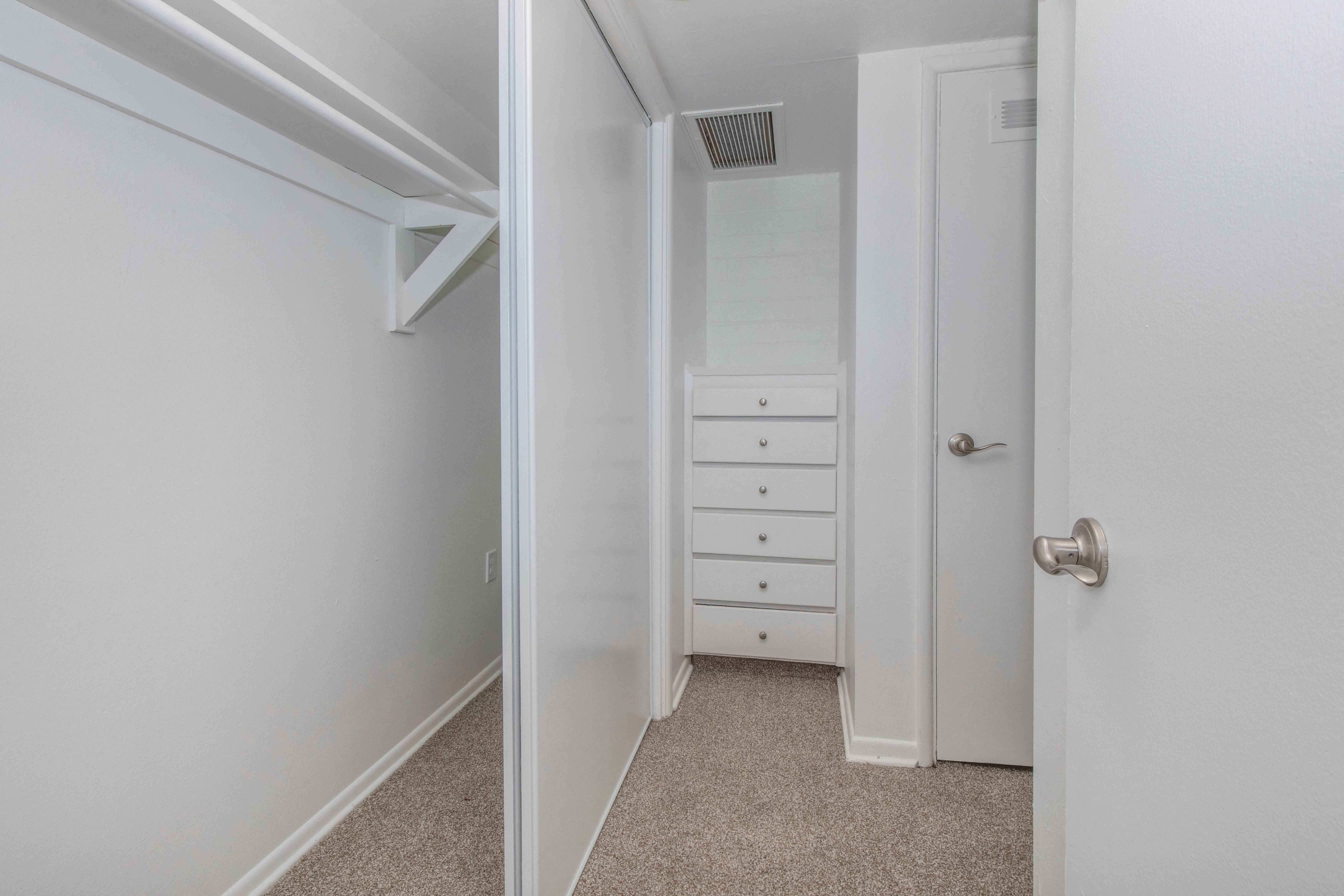 Country Club Apartments Image 5