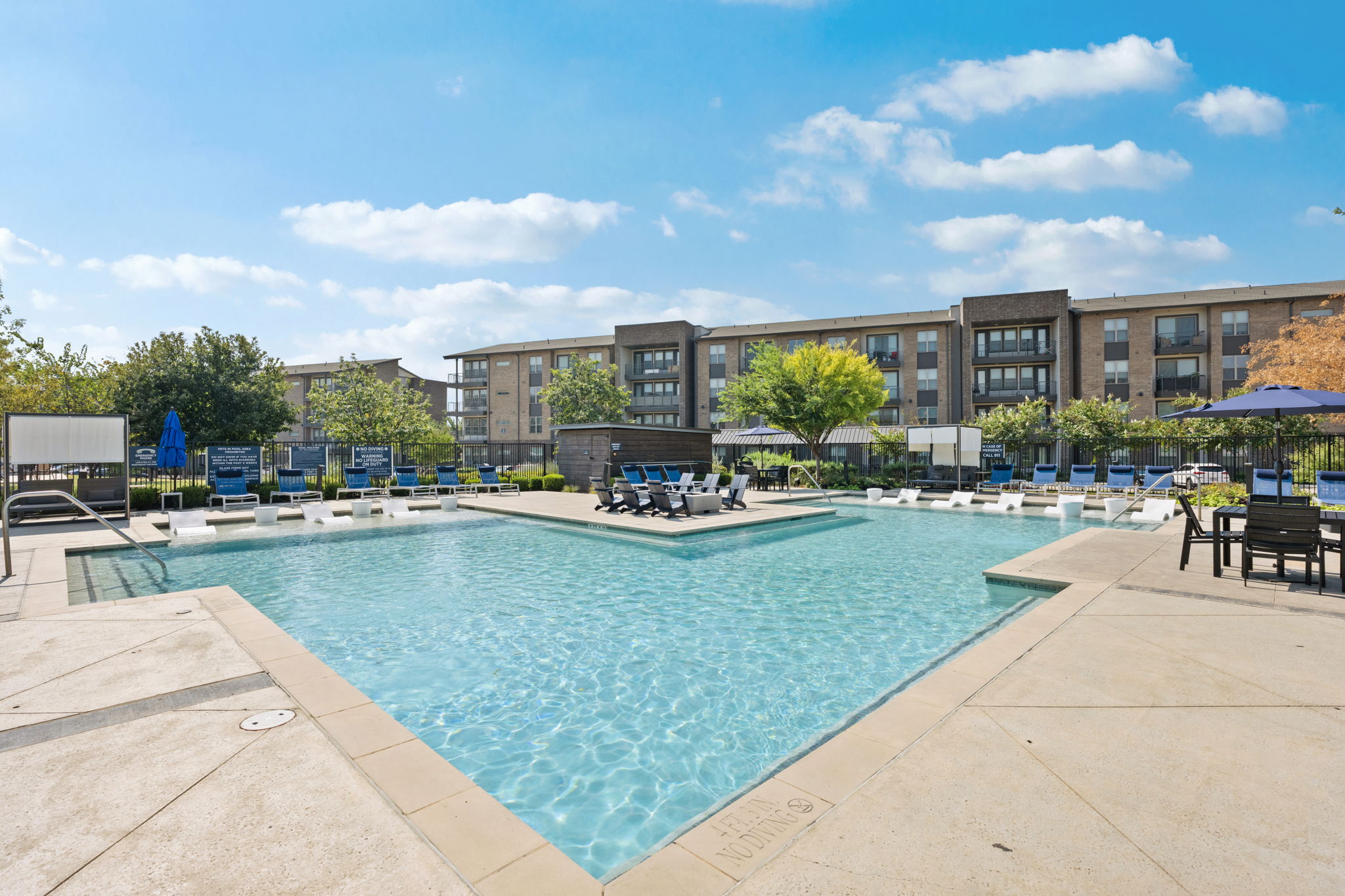 Axis Grand Crossing Image 69