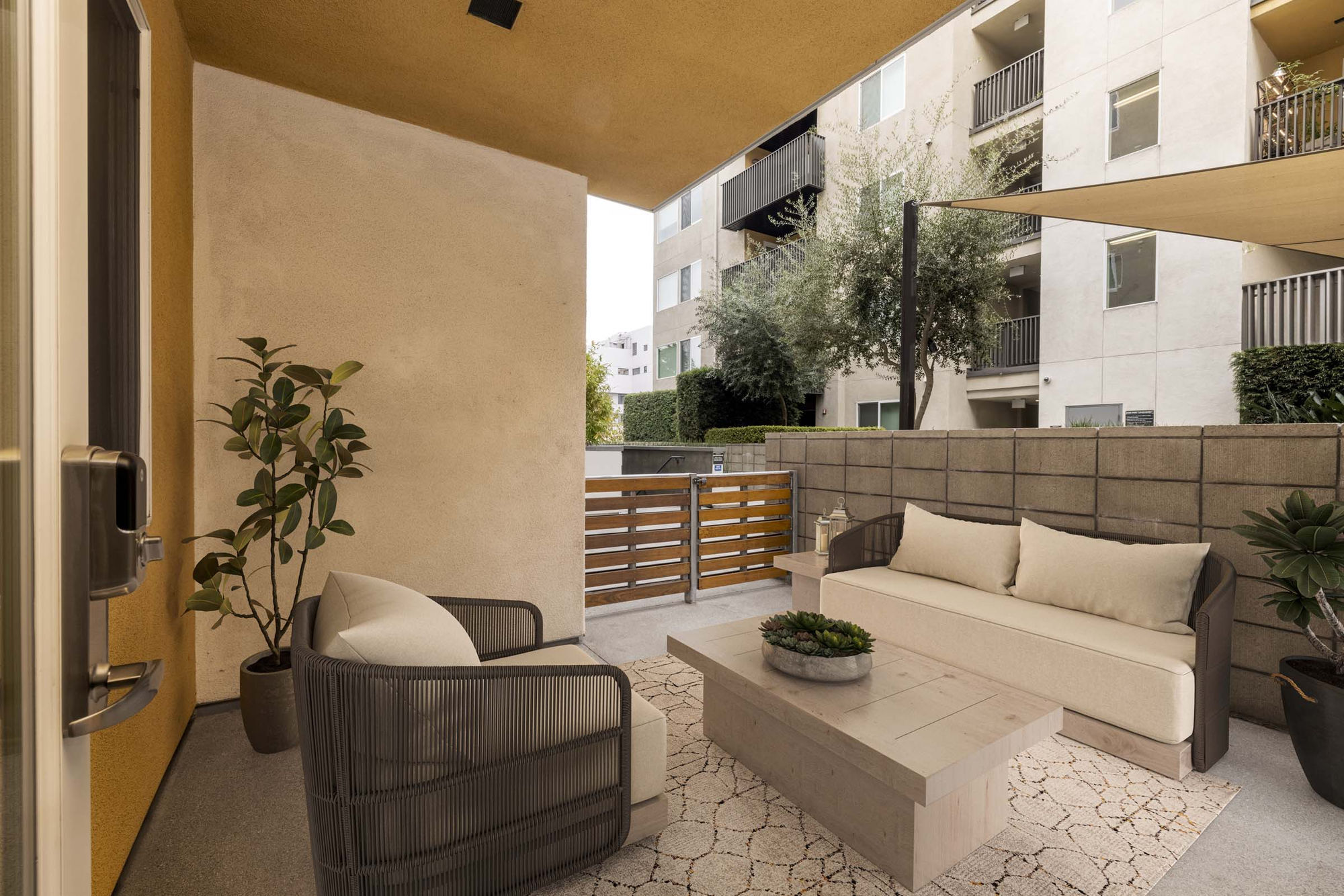 Camden Glendale Image 11