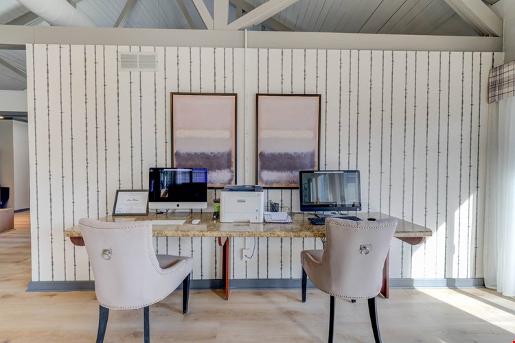 Bonhomme Village Image 20