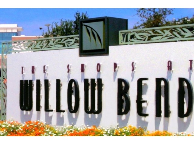 Shops at Willow Bend