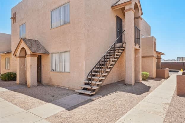 Woodridge Manor Image 3