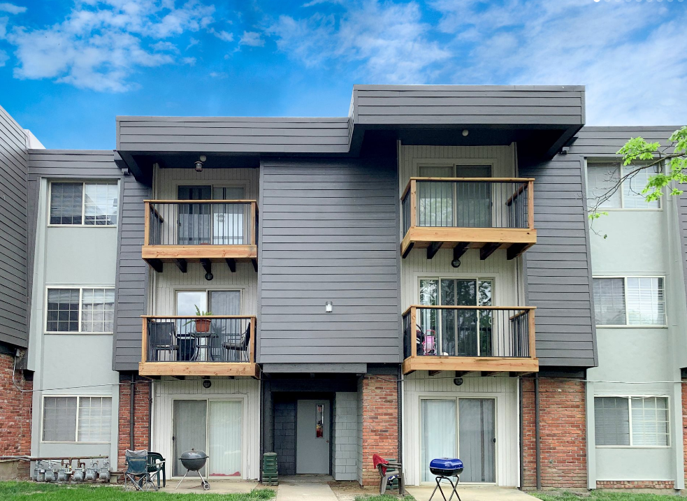 Spring Hill Plaza Apartments Image 5