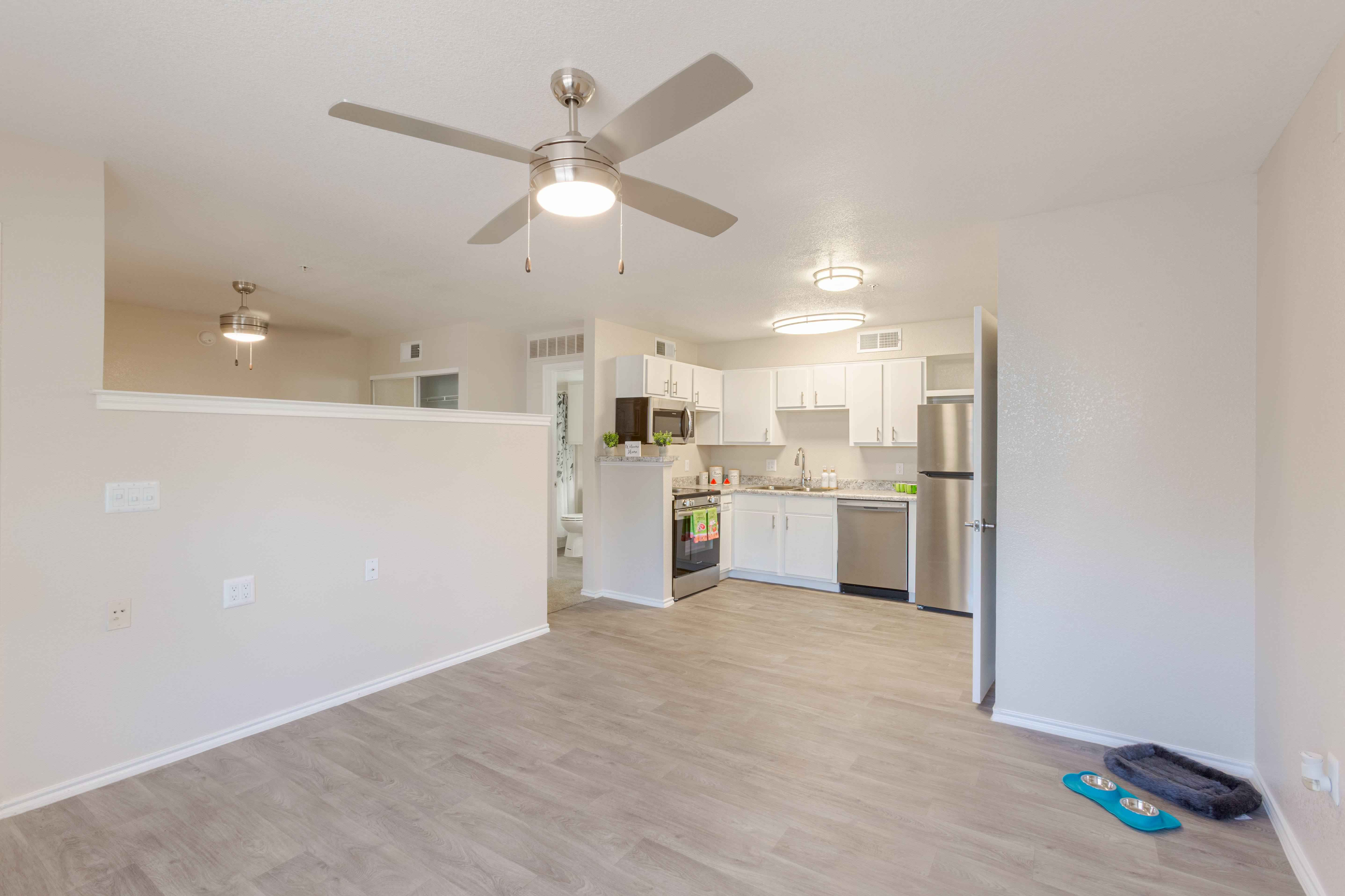 Riverwalk Luxury Apartments Image 11